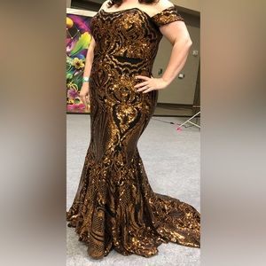 Evening/ Prom / long dress small train off shoulders very elegant